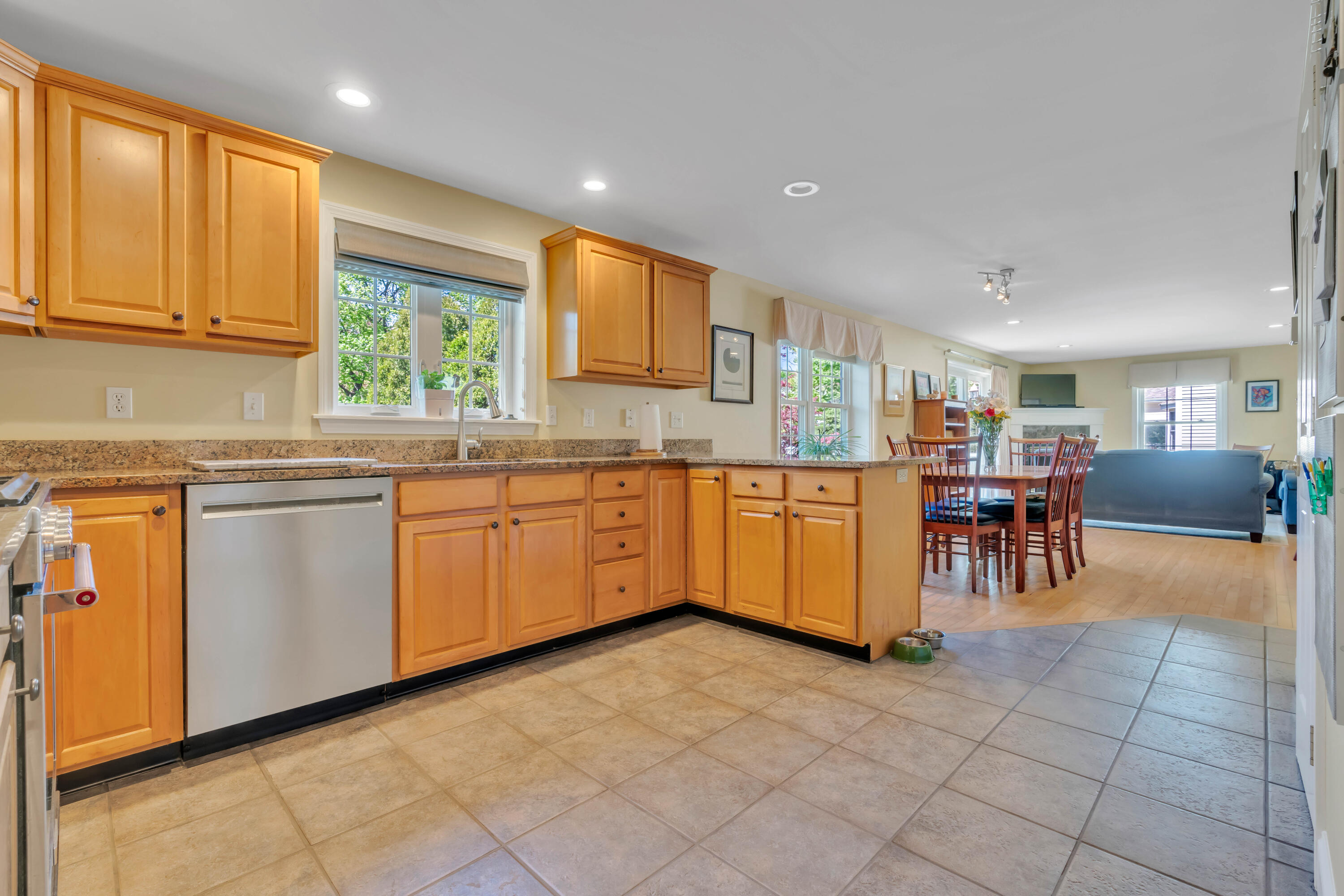 8 Blueberry Road Cape Elizabeth, ME 04107 - Photo 10 of 41 10