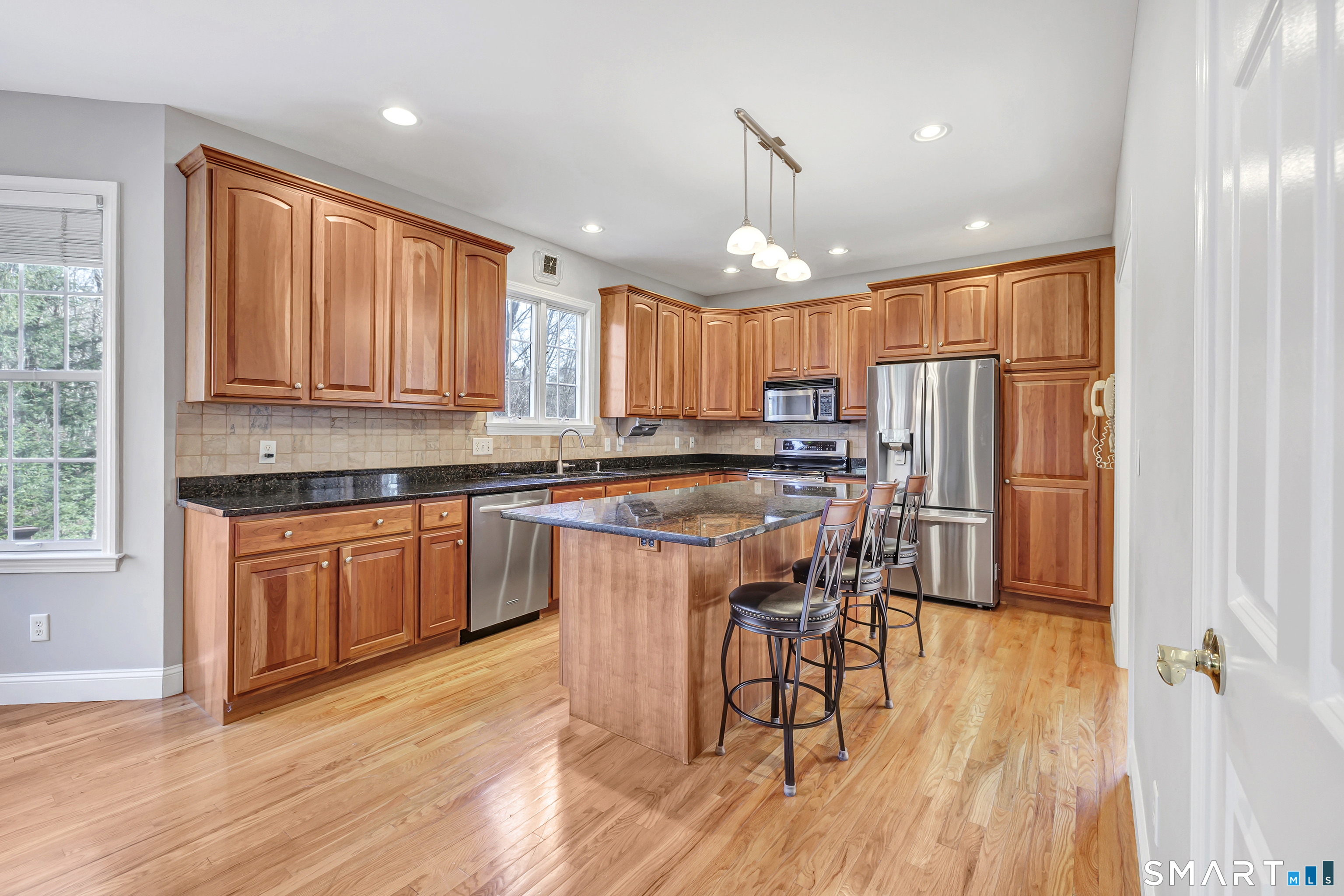 230 Fitch's Pass, Unit 230 Trumbull, CT 06611 - Photo 17 of 40