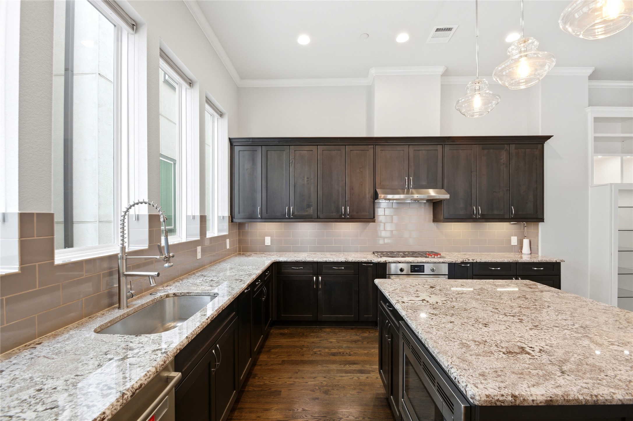 2119 Taft Street Houston, TX 77006 - Photo 15 of 50