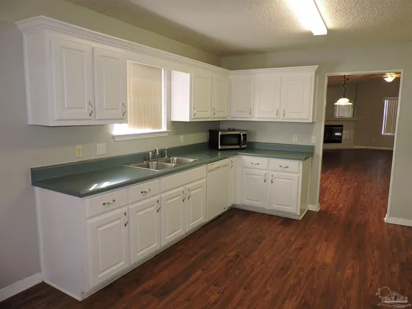 $1,895 | 1897 Gulf Bay Lane, Pensacola, FL 32506