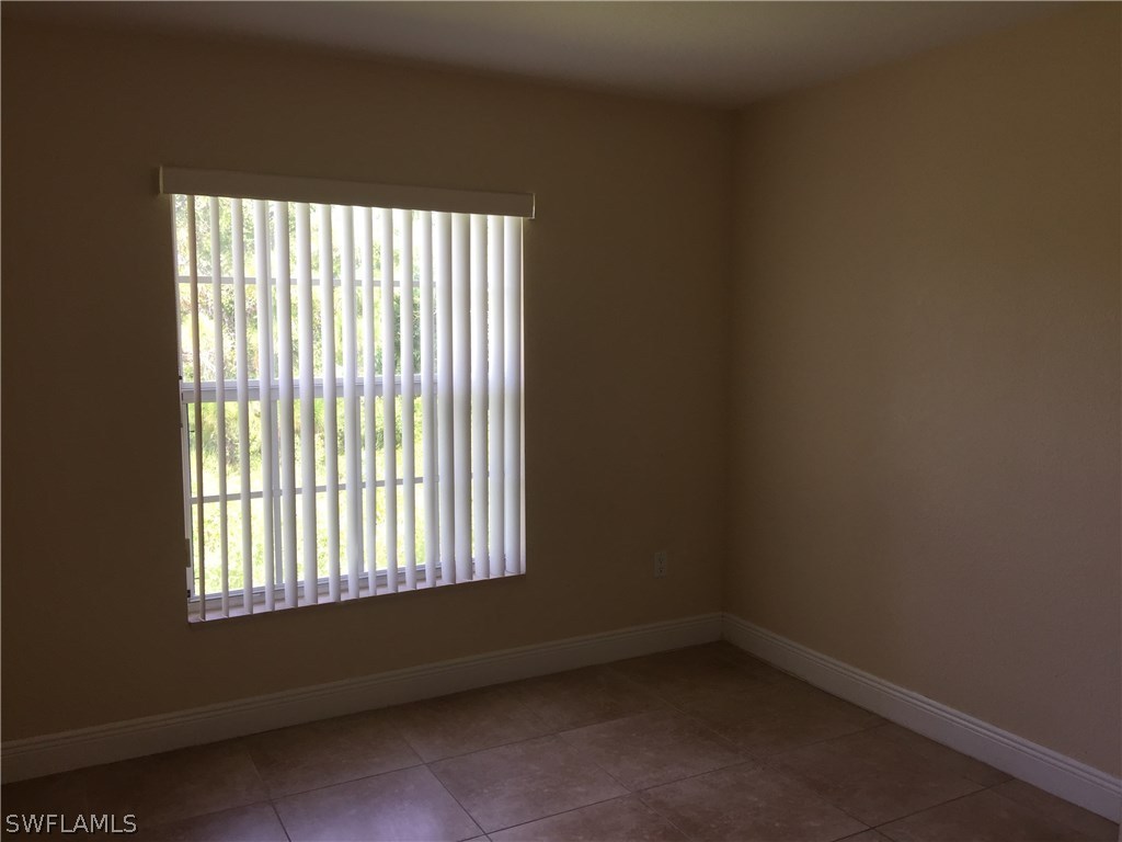 4015 36th Street Southwest Lehigh Acres, FL 33976 - Photo 15 of 23 an empty room with a window