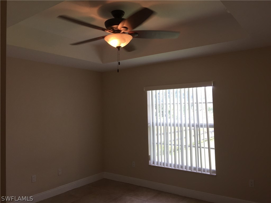 4015 36th Street Southwest Lehigh Acres, FL 33976 - Photo 8 of 23 an empty room with a window