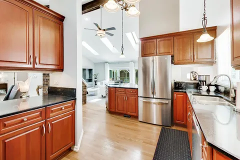 $675,000 | 611 West Whiting Lane, Arlington Heights, IL 60004