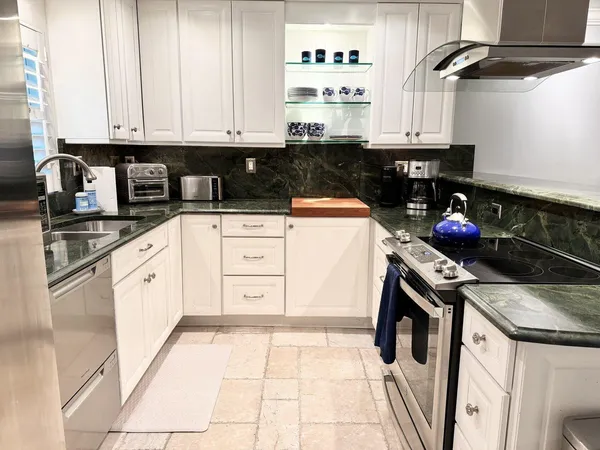 $7,500 | 5500 Old Ocean Boulevard, Unit 202, Ocean Ridge, FL 33435