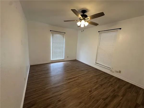 $2,000 | 4621 Haverhill Lane, Corpus Christi, TX 78411