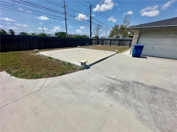 $2,000 | 4621 Haverhill Lane, Corpus Christi, TX 78411