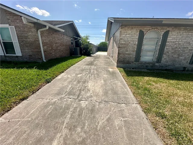$2,000 | 4621 Haverhill Lane, Corpus Christi, TX 78411