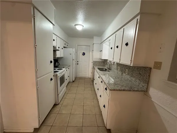 $2,000 | 4621 Haverhill Lane, Corpus Christi, TX 78411