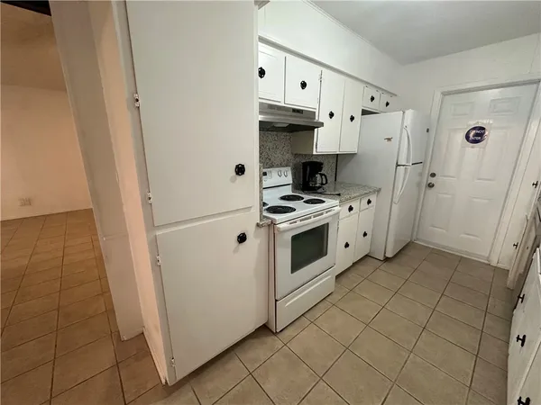 $2,000 | 4621 Haverhill Lane, Corpus Christi, TX 78411