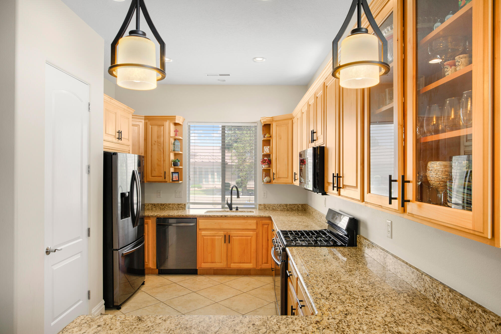 2581 West Desert Springs Road St. George, UT 84770 - Photo 14 of 45 Granite Countertops