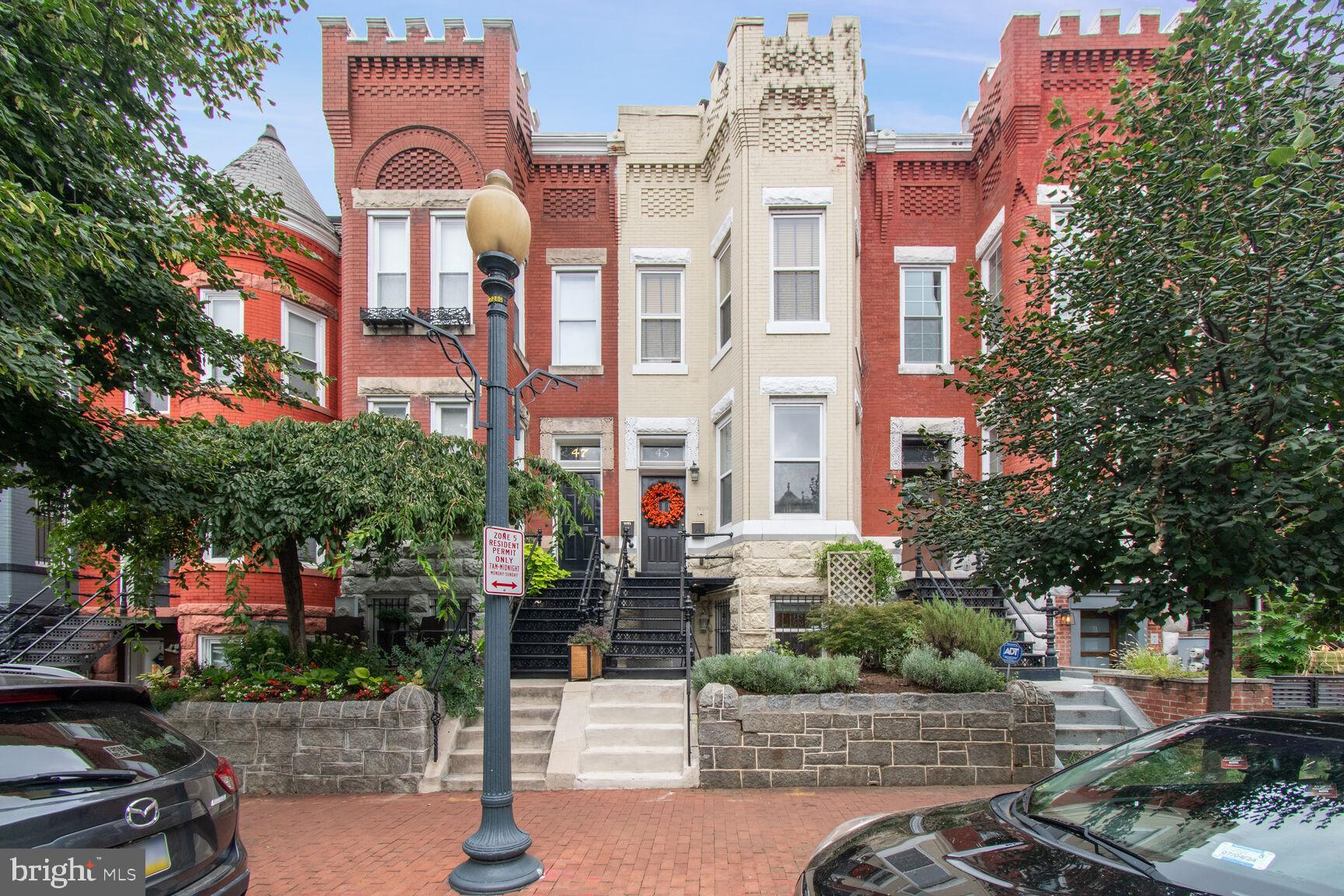 1895 Historic bay-front  Victorian