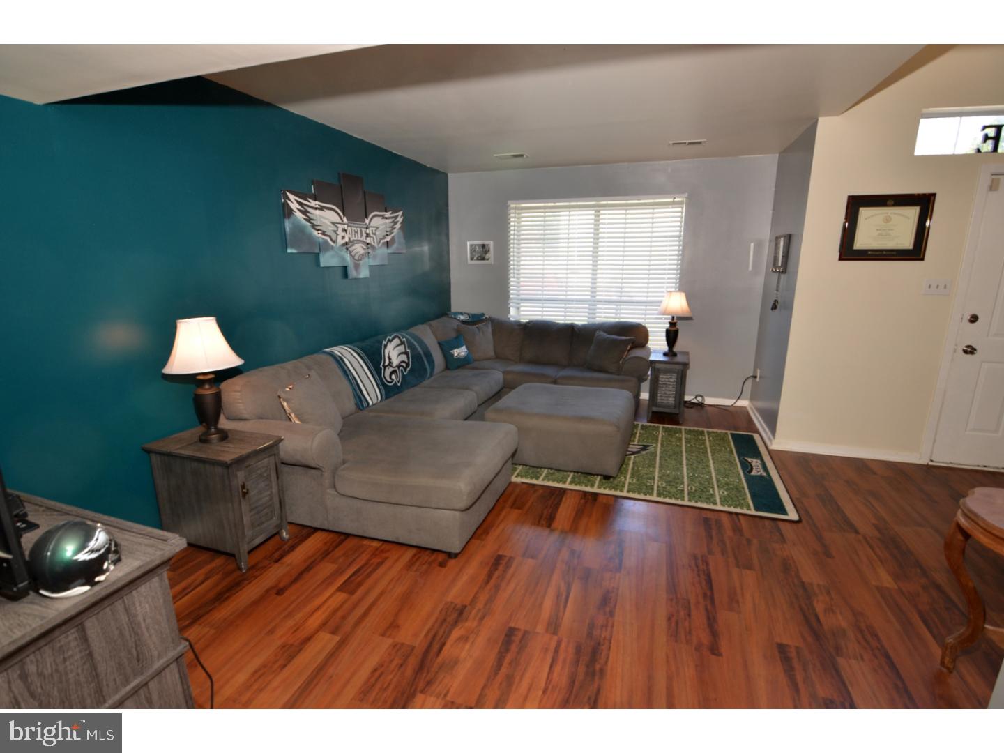 144 Crossing Way Clementon, NJ 08021 - Photo 10 of 24 Living Room