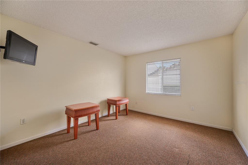 4231 Oak Loop, Unit 51 Mulberry, FL 33860 - Photo 21 of 29 a living room with furniture and a flat screen tv