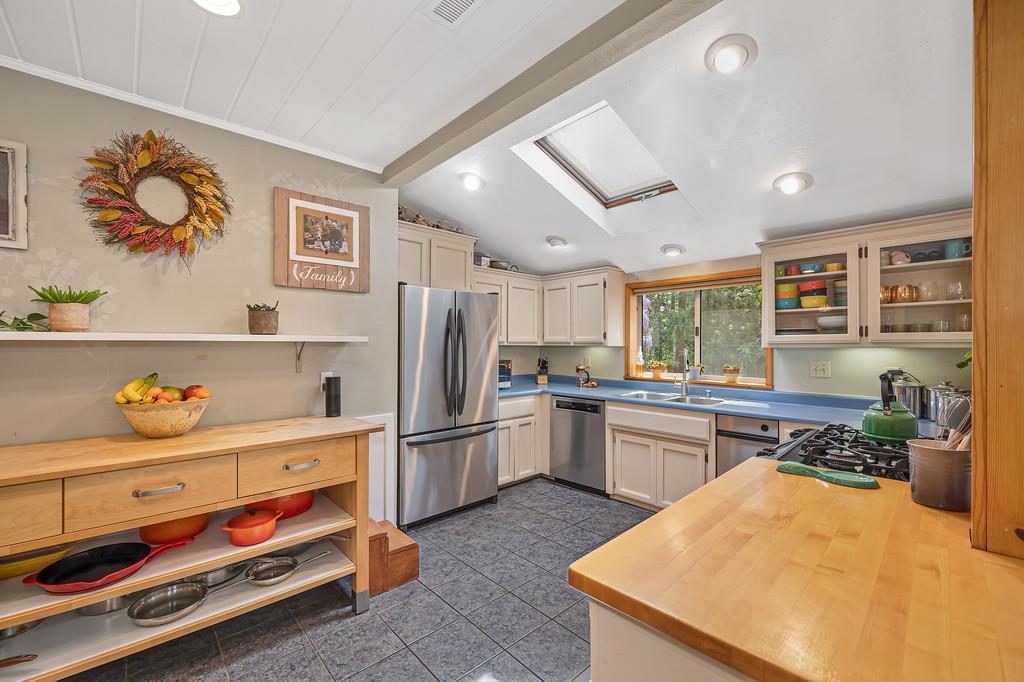 14067 Linden Road Grass Valley, CA 95945 - Photo 19 of 88