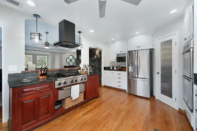 a view of entryway with wooden floor and fence
