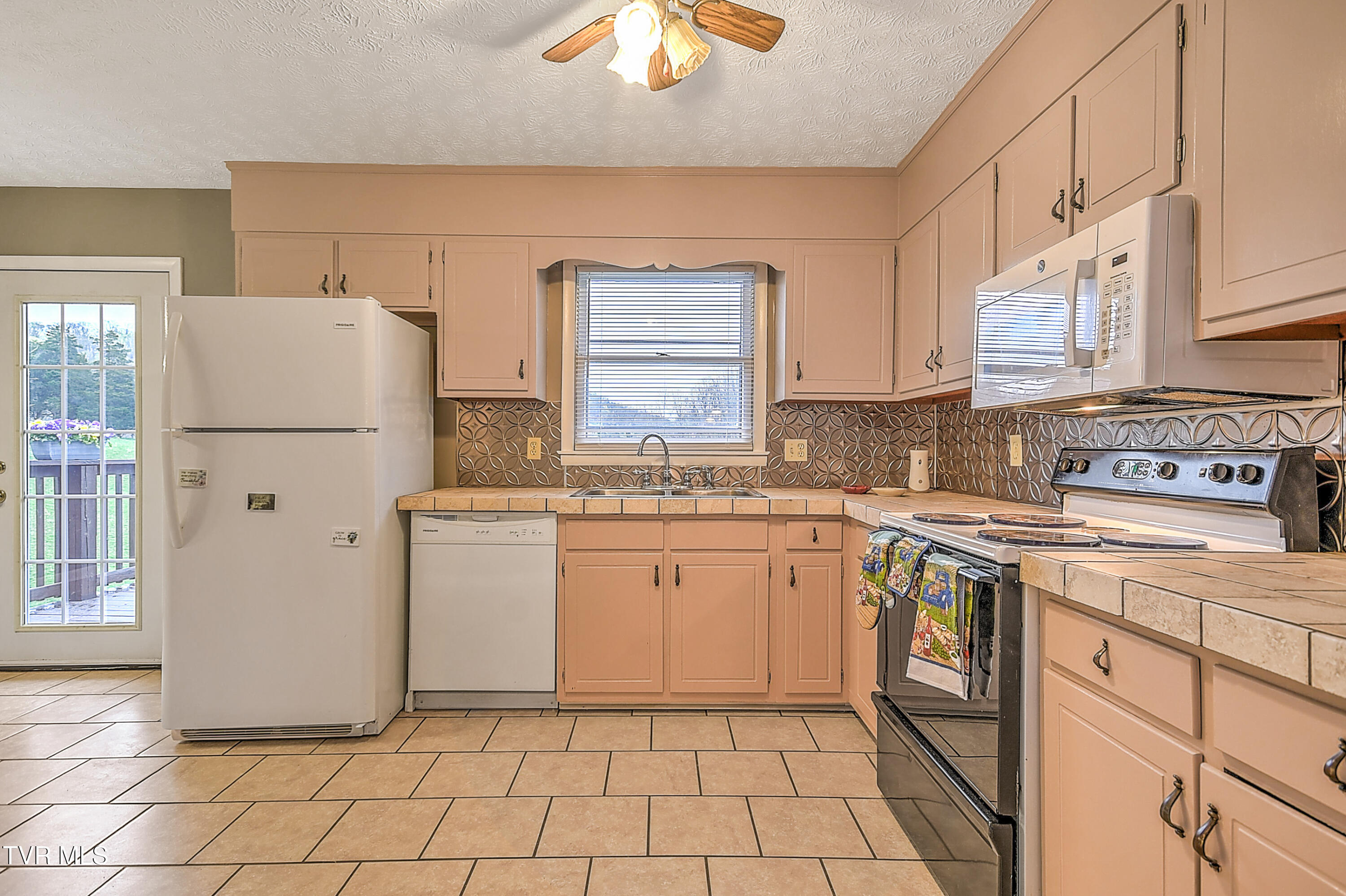 145 Pinecrest Road Church Hill, TN 37642 - Photo 3 of 45 145 Pinecrest Rd TV-8