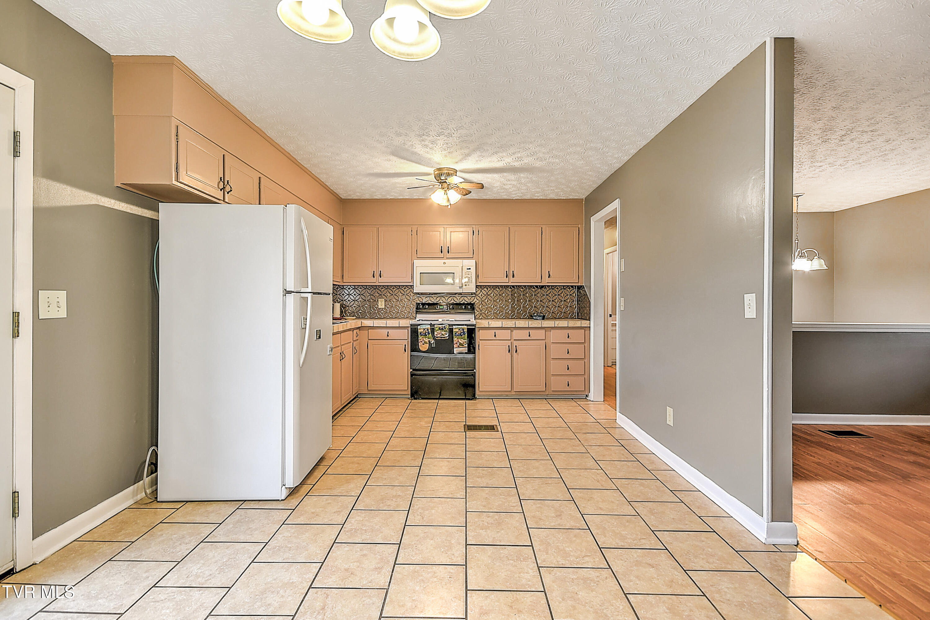 145 Pinecrest Road Church Hill, TN 37642 - Photo 7 of 45 145 Pinecrest Rd TV-10