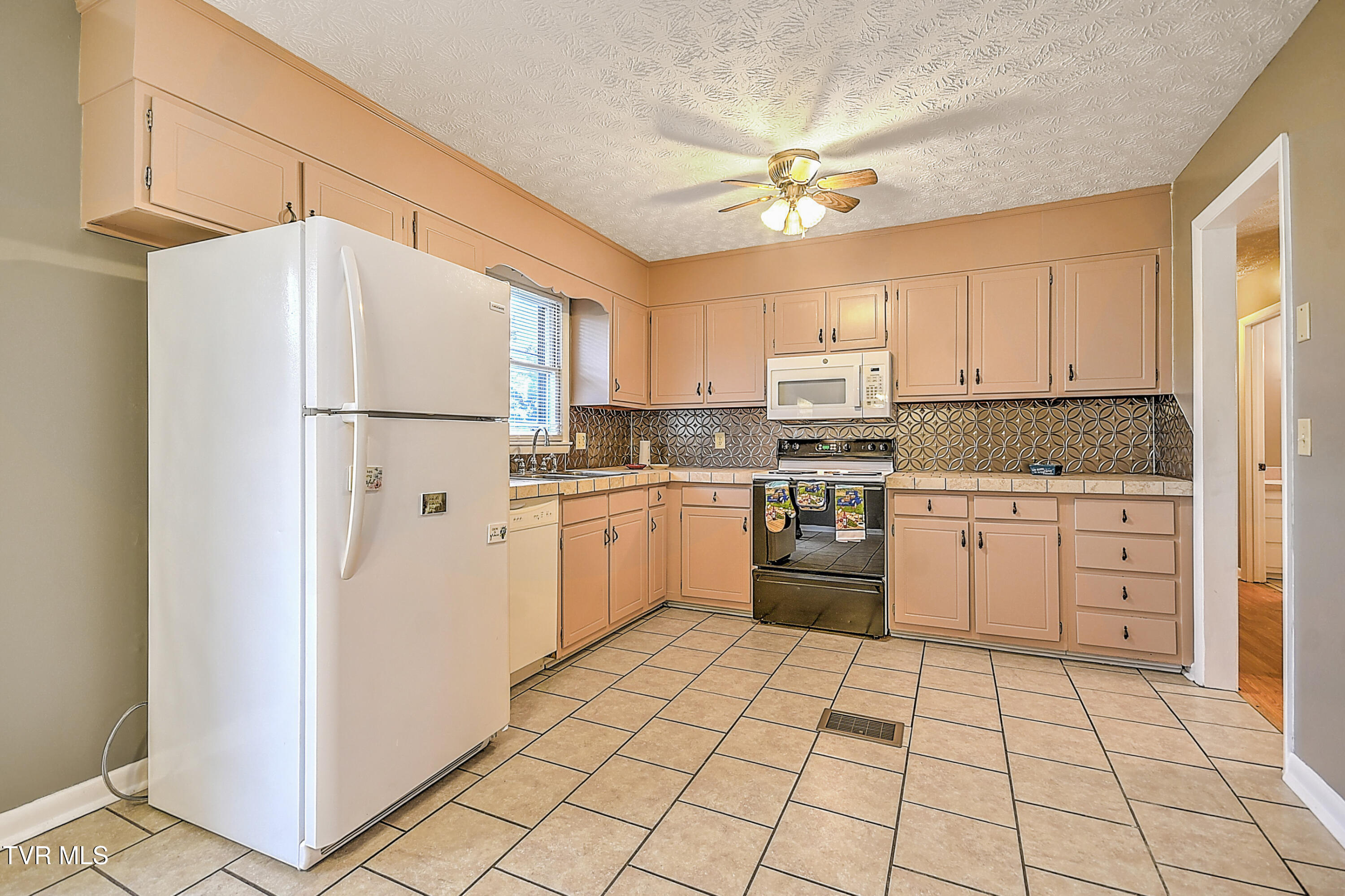 145 Pinecrest Road Church Hill, TN 37642 - Photo 8 of 45 145 Pinecrest Rd TV-12