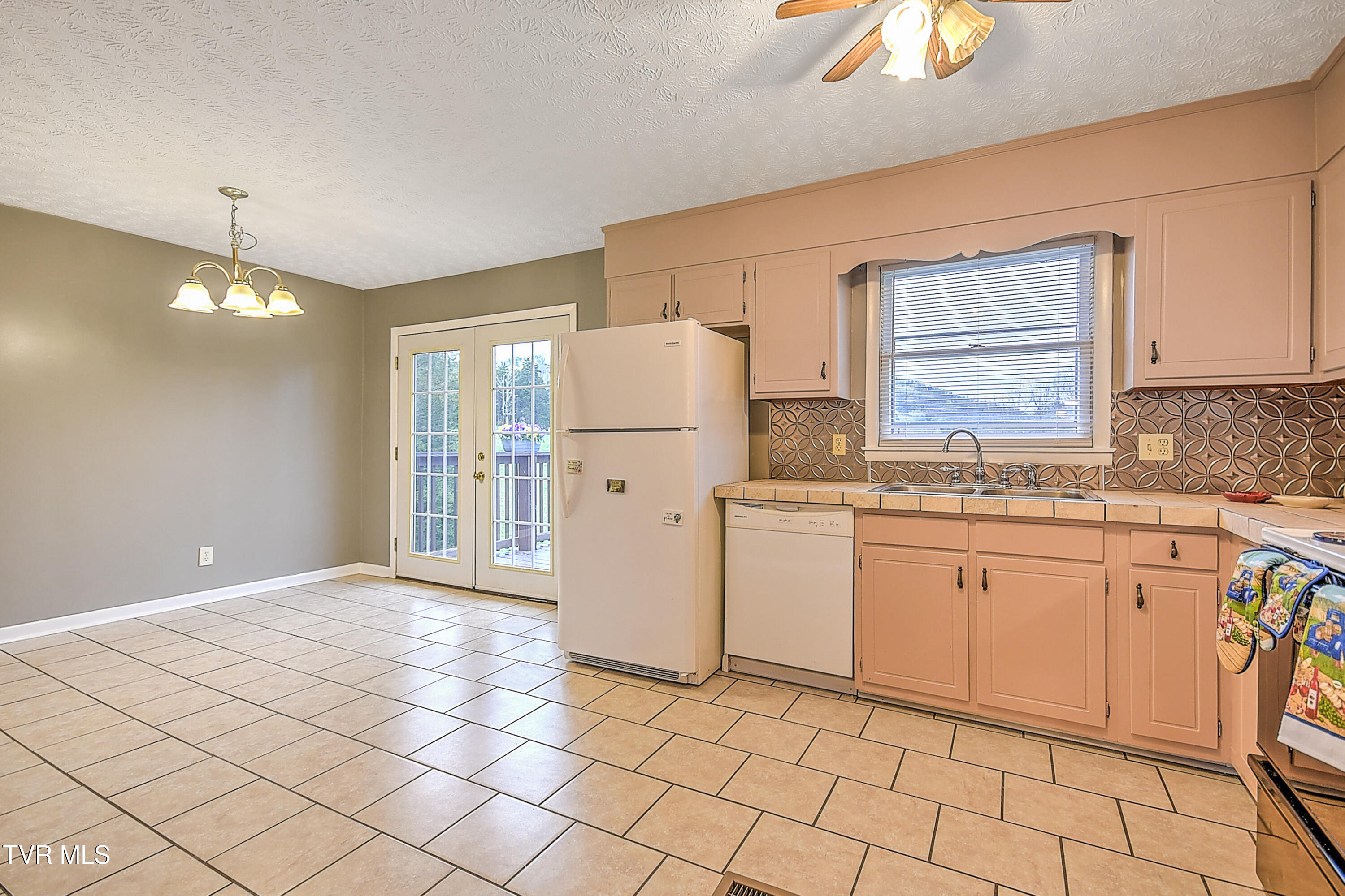 145 Pinecrest Road Church Hill, TN 37642 - Photo 9 of 45 145 Pinecrest Rd TV-13