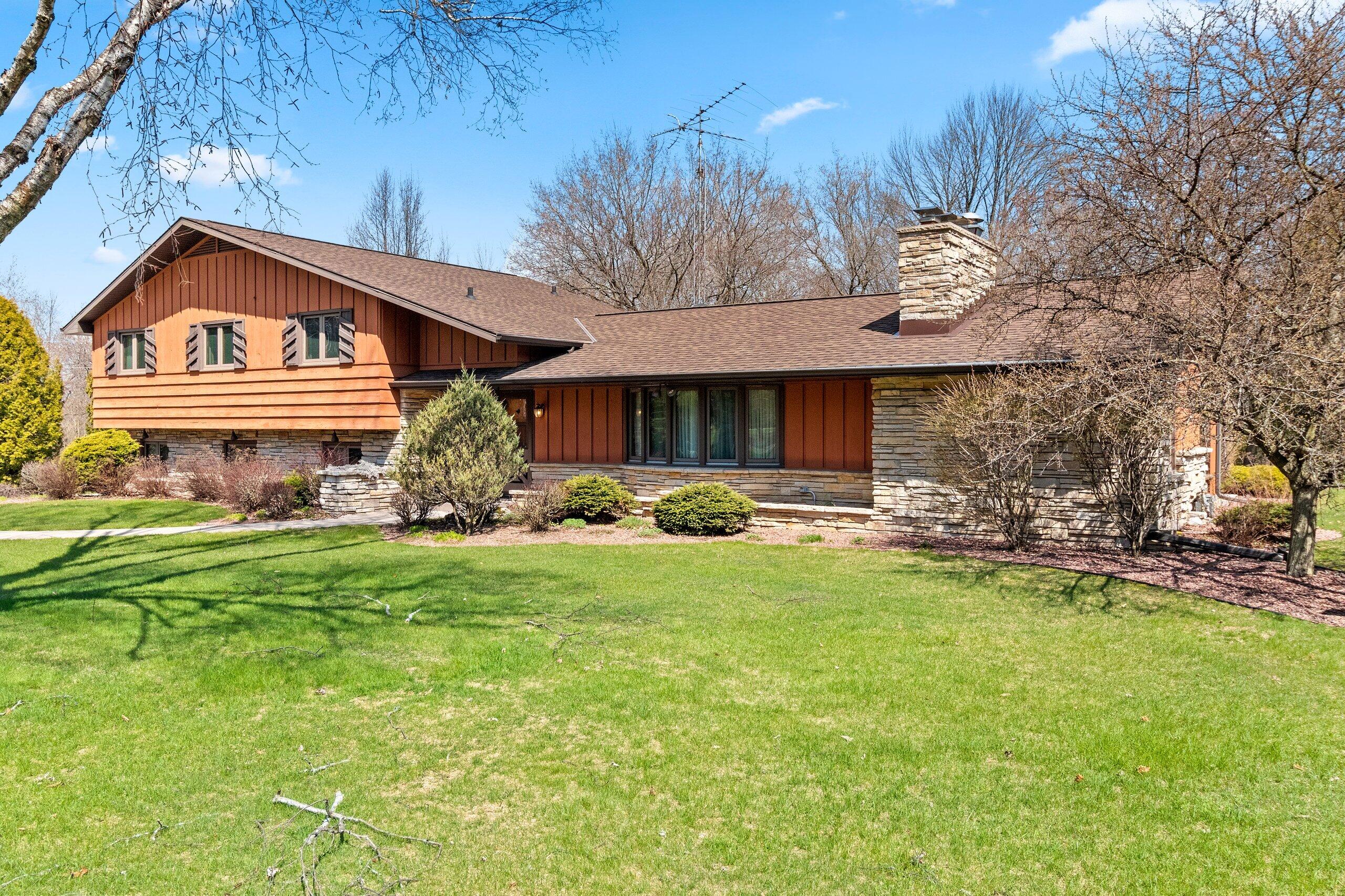 810 Shoto Road Two Rivers, WI 54241 - Photo 4 of 65 005-810ShotoRoad-TwoRivers-WI-54241-SMAL