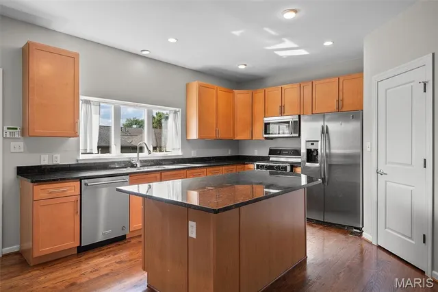 $3,250 | 4104 Olive Street, St. Louis, MO 63108