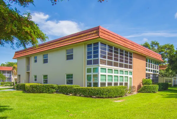 $136,000 | 16 Vista Palm Lane, Unit 106, Vero Beach, FL 32962