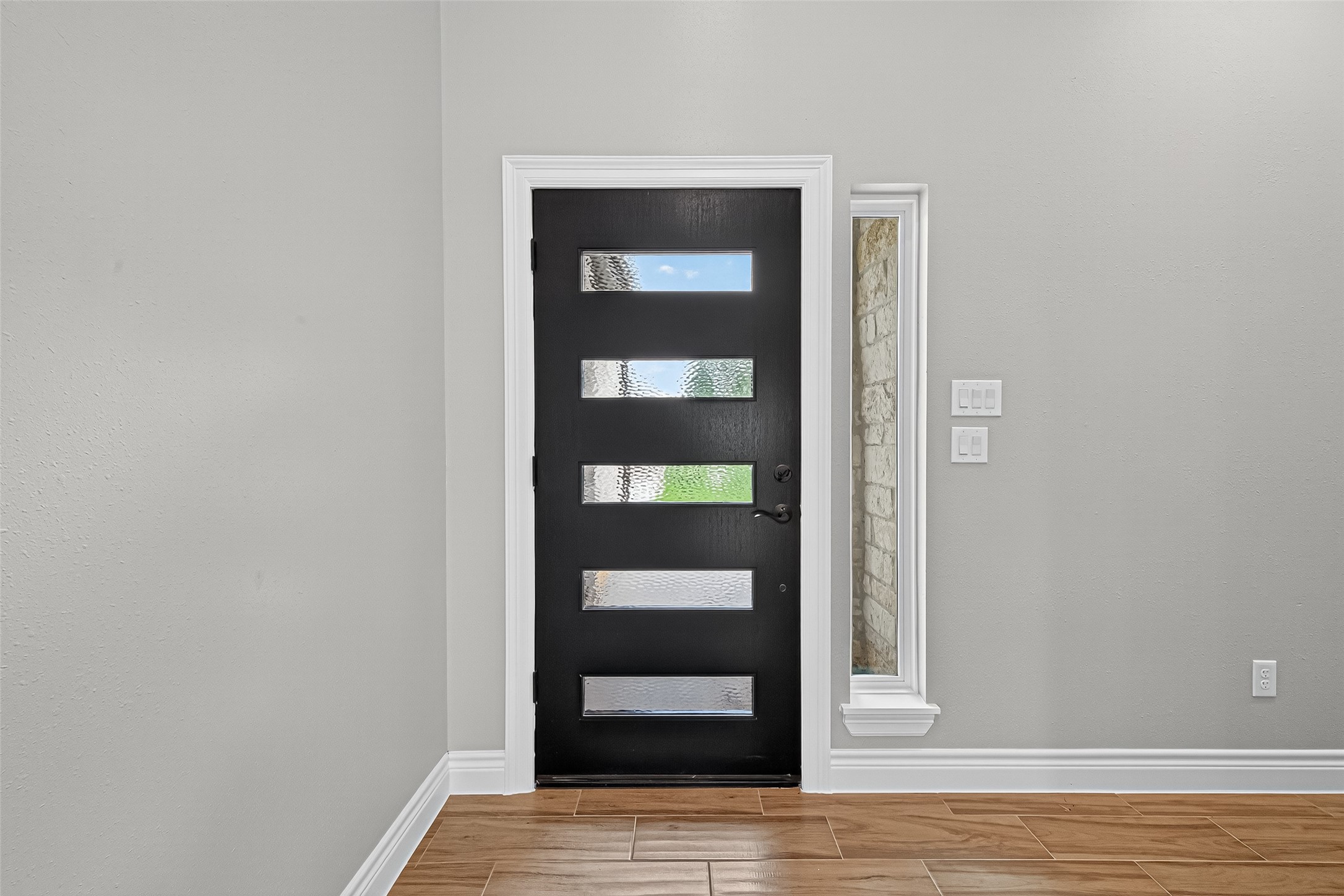 501 Oleander Street Hempstead, TX 77445 - Photo 5 of 48 a view of an entryway