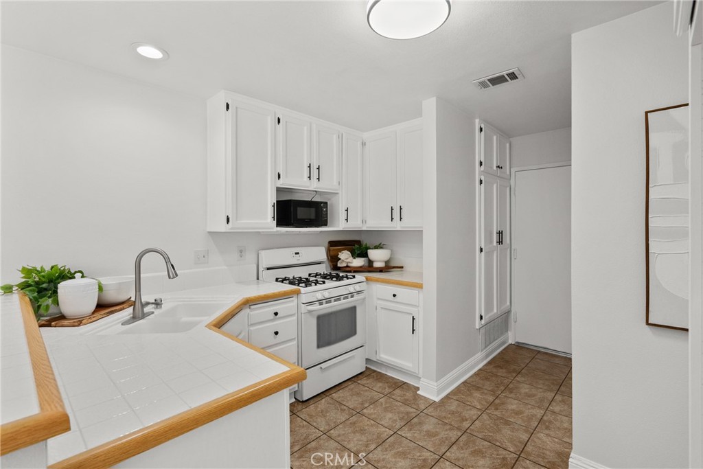28143 Seco Canyon Road, Unit 48 Saugus, CA 91390 - Photo 13 of 42