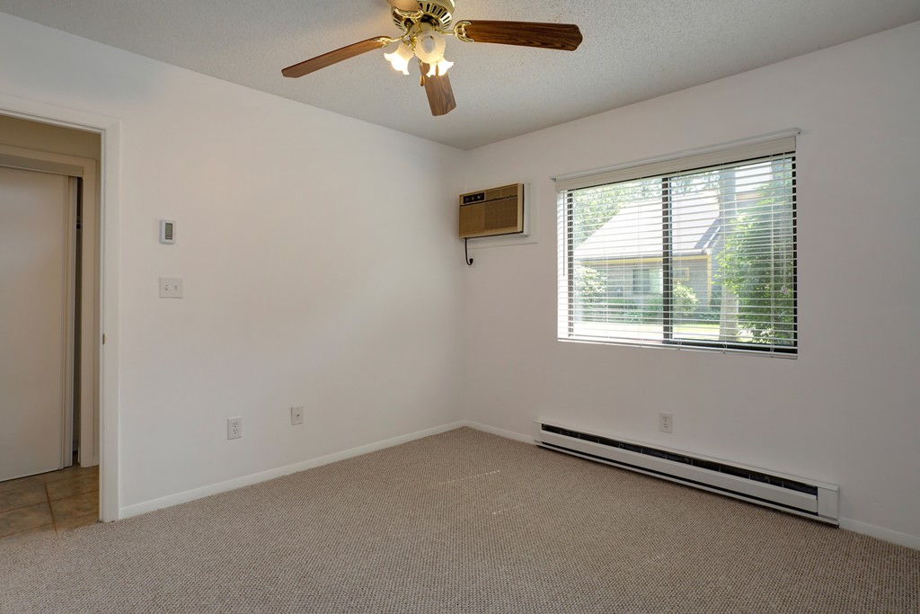 20 Round House Road, Unit 20 Bourne, MA 02532 - Photo 22 of 22 en empty room with windows and ceiling fan