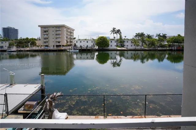 a picture of a lake view