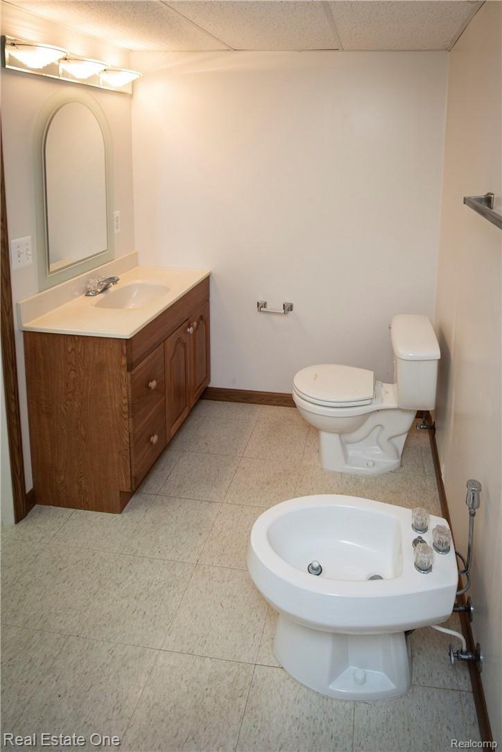 1305 Kentfield Drive Rochester, MI 48307 - Photo 27 of 38 CKR_1305Kirkfield_6692.jpg