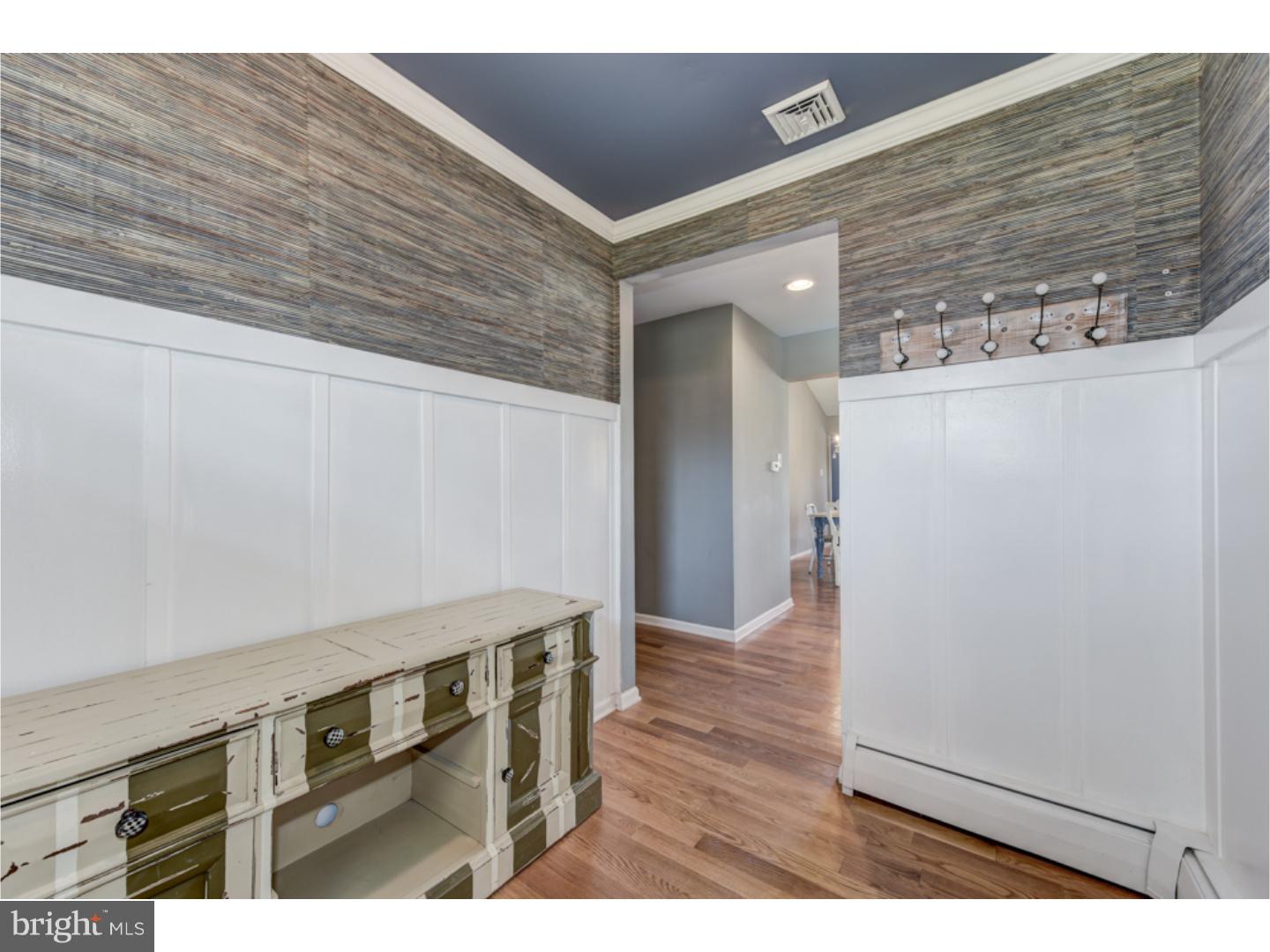 124 Walker Road Washington Crossing, PA 18977 - Photo 6 of 25 Foyer
