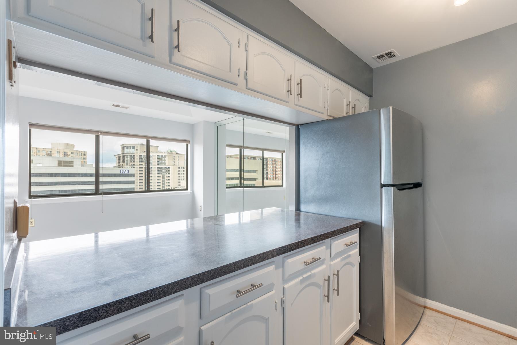 1301 North Courthouse Road, Unit 1711 Arlington, VA 22201 - Photo 7 of 29 Kitchen