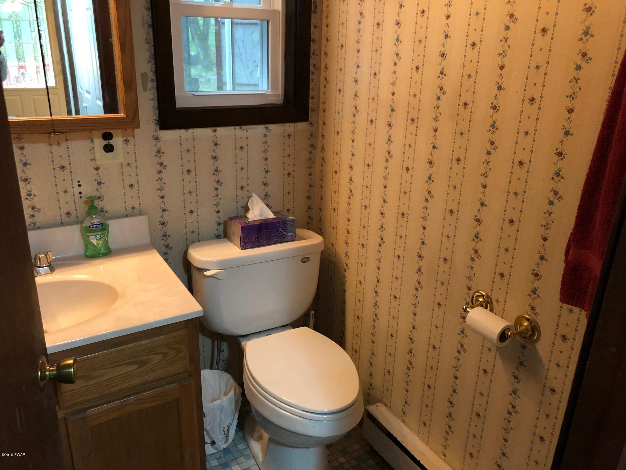 176 Heather Hill Road Dingmans Ferry, PA 18328 - Photo 17 of 32 a bathroom with a toilet and a sink
