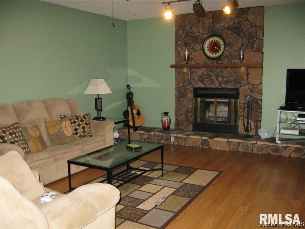 76 Camelot Drive Rochester, IL 62563 - Photo 2 of 15