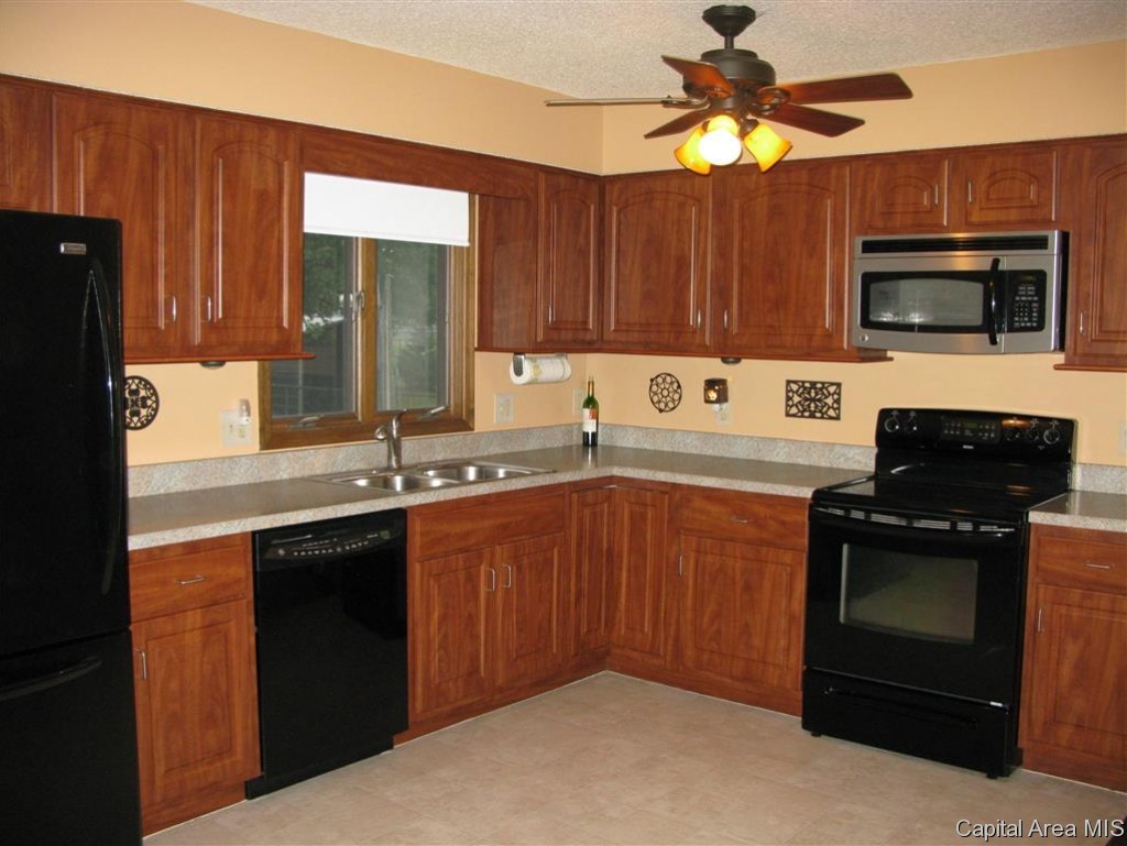 76 Camelot Drive Rochester, IL 62563 - Photo 3 of 15
