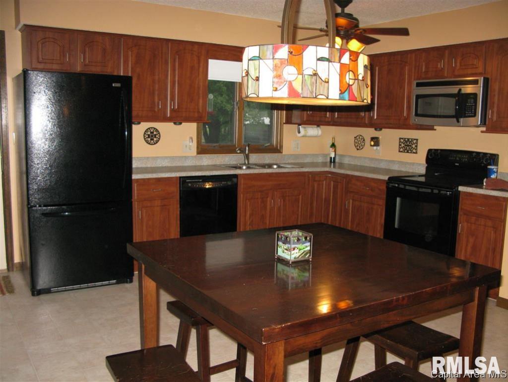 76 Camelot Drive Rochester, IL 62563 - Photo 4 of 15