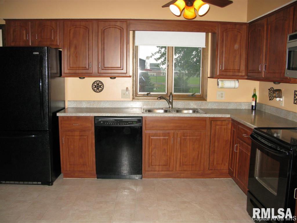 76 Camelot Drive Rochester, IL 62563 - Photo 5 of 15