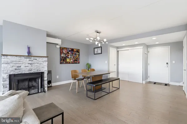 $429,900 | 200 Lombard Street, Unit 717, Philadelphia, PA 19147