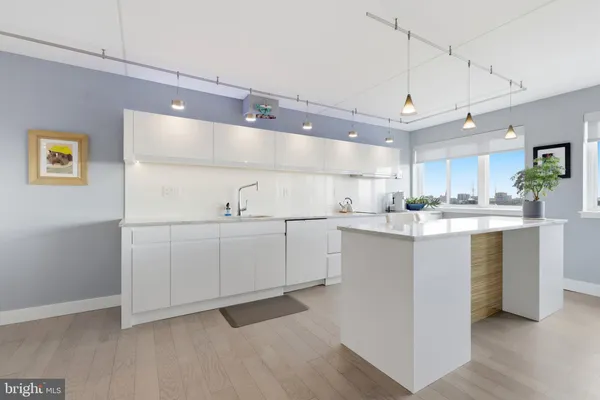 $429,900 | 200 Lombard Street, Unit 717, Philadelphia, PA 19147