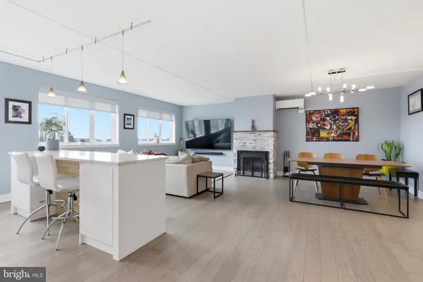 $429,900 | 200 Lombard Street, Unit 717, Philadelphia, PA 19147