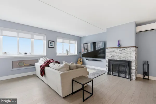 $429,900 | 200 Lombard Street, Unit 717, Philadelphia, PA 19147