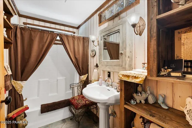 a bedroom with a bed and a ceiling fan