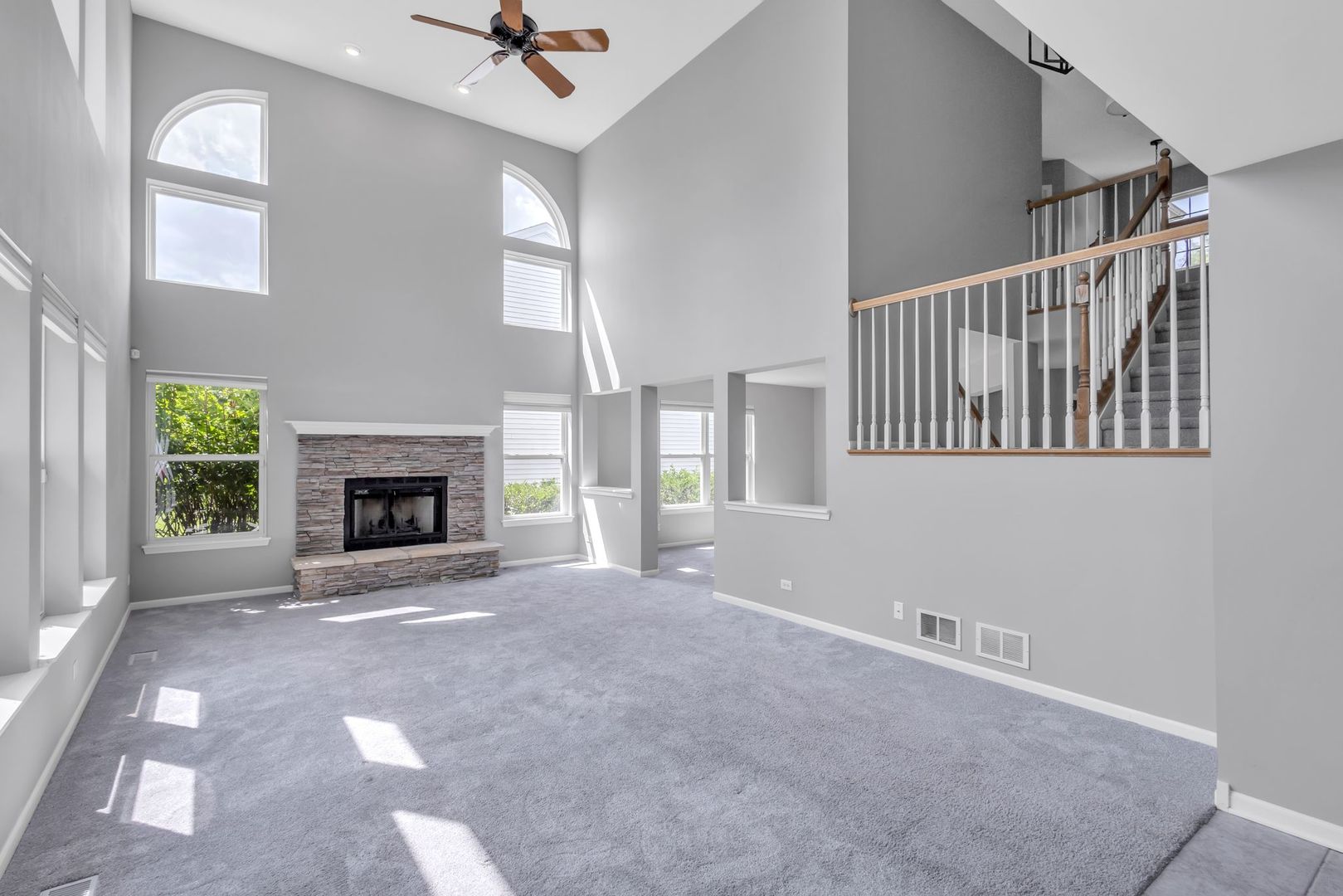 945 Forest View Way Antioch, IL 60002 - Photo 2 of 16