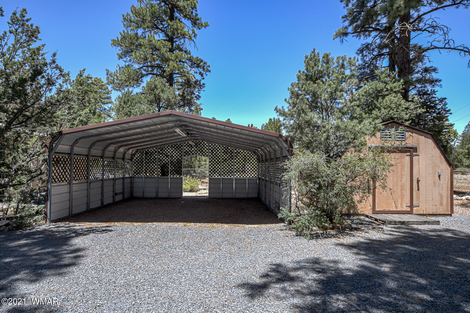 2084 Round-Up Road Overgaard, AZ 85933 - Photo 12 of 33
