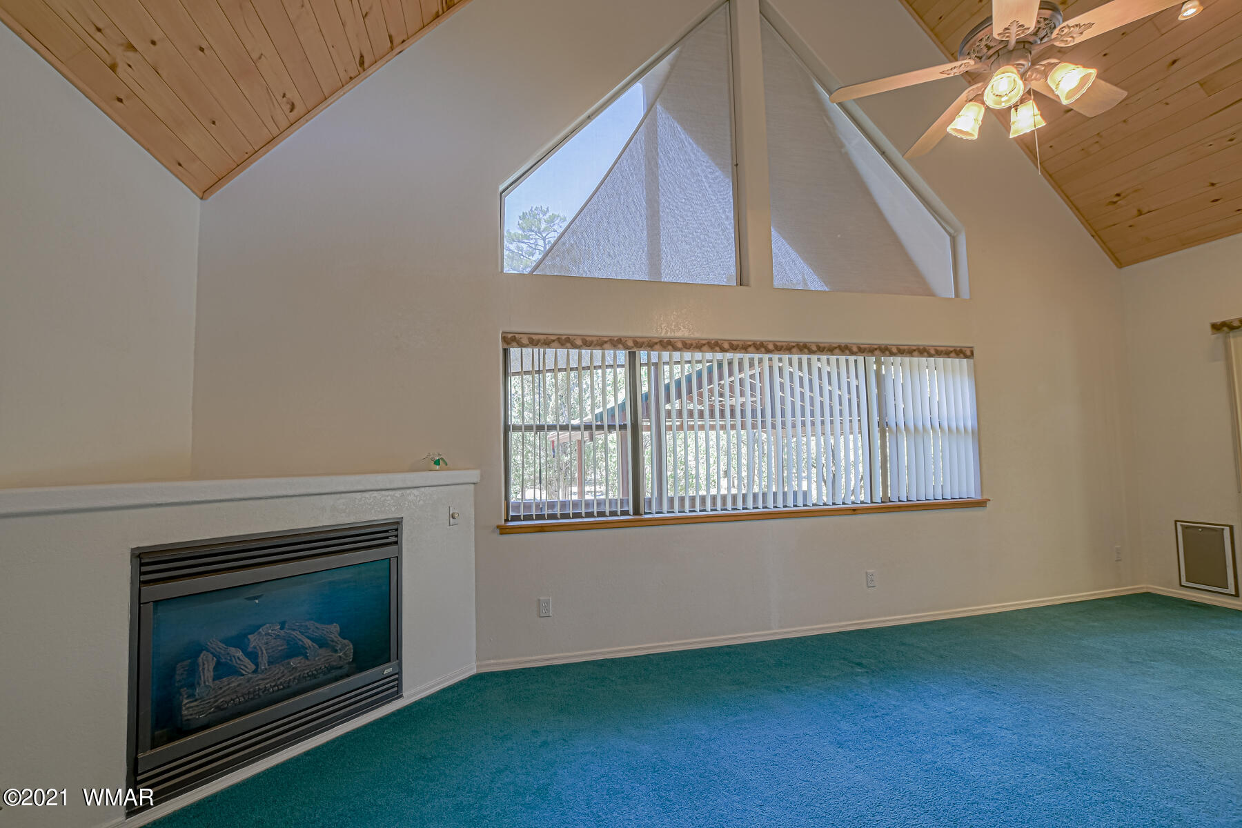 2084 Round-Up Road Overgaard, AZ 85933 - Photo 14 of 33