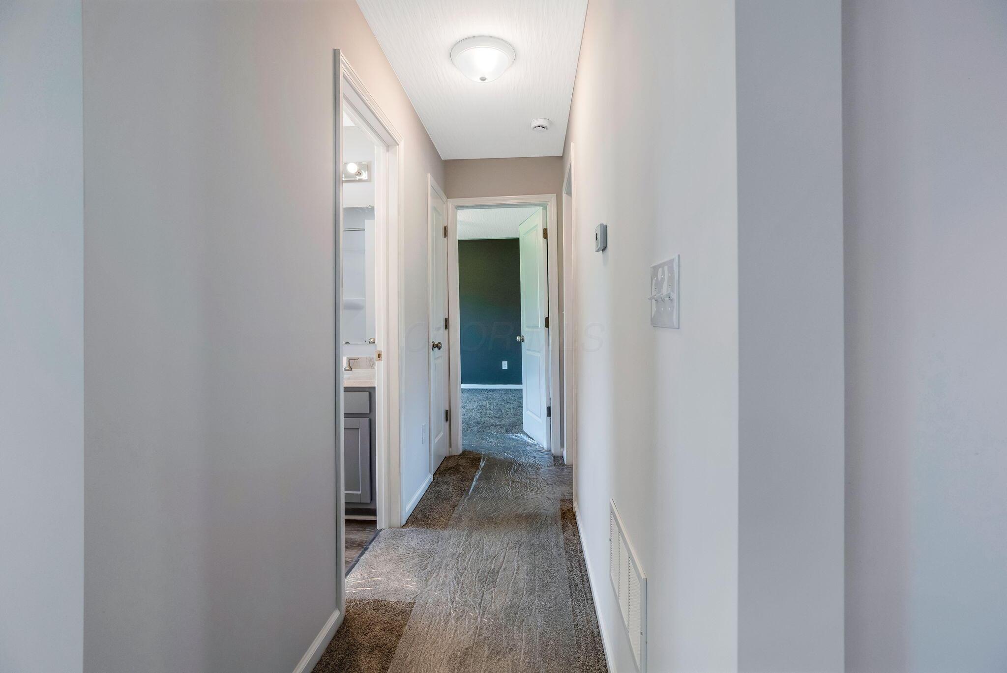 928 Rutter Avenue Lancaster, OH 43130 - Photo 23 of 87 Hallway