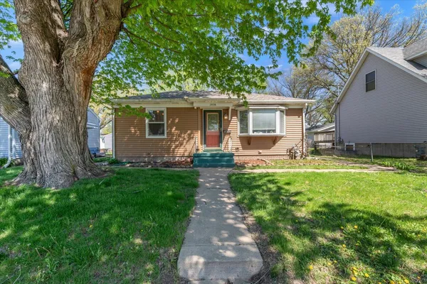 $199,900 | 2838 Bellevue Avenue, Bettendorf, IA 52722