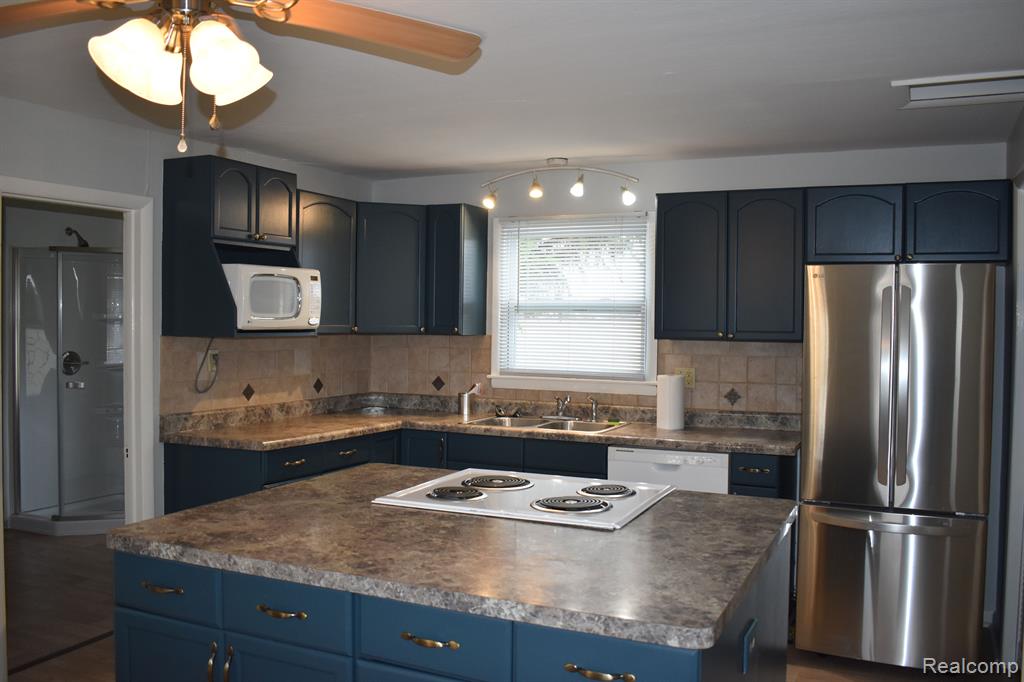7690 West Sargent Road Fowlerville, MI 48836 - Photo 2 of 15