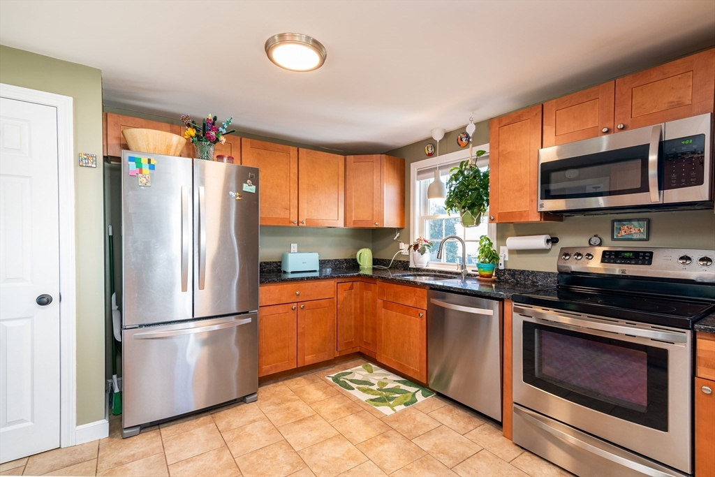 264 Turner Road Rockland, MA 02370 - Photo 5 of 42 Gallery Image 5